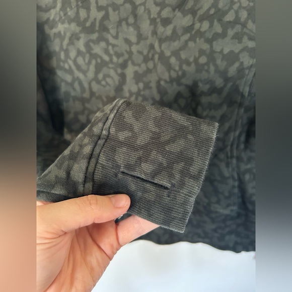 Lululemon Scuba Hoodie 365 Camo Dark Olive Black Womens Size 8 - Picture 6 of 11
